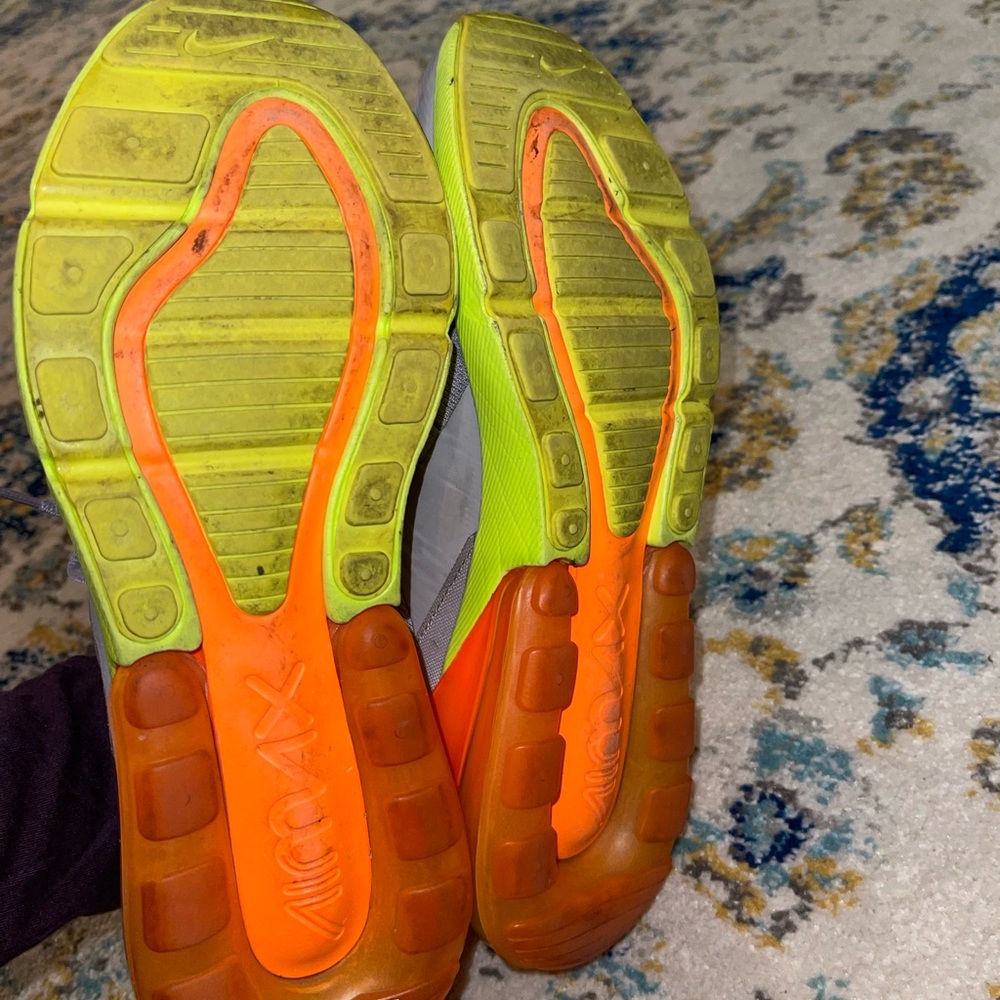 Women’s Nike 270s - Picture 4 of 5